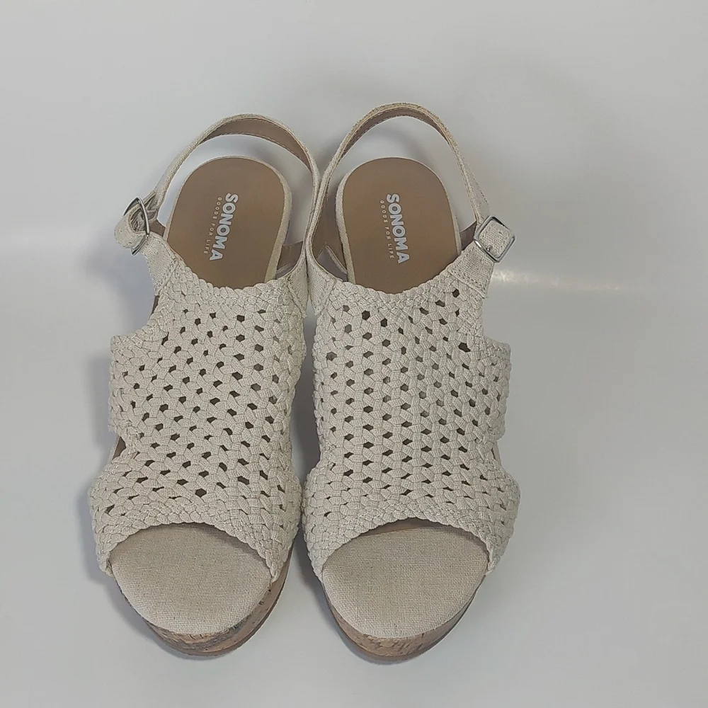 Sonoma features woven